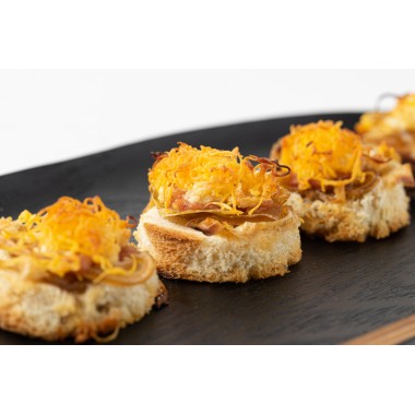 TOSTA DE FOIE CON CEBOLLA CARAMELIZADA 